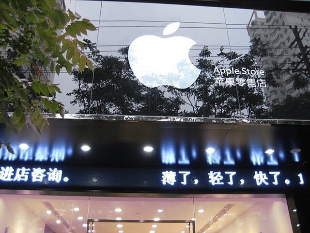 IMG_6527 Chinezii au inchis doua dintre clonele magazinelor Apple