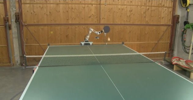 Robotul cu care joci tenis de masa