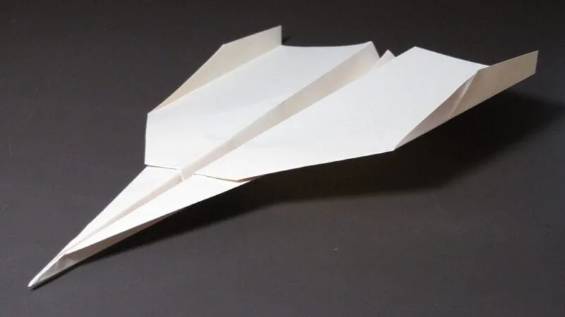 avion de hartie