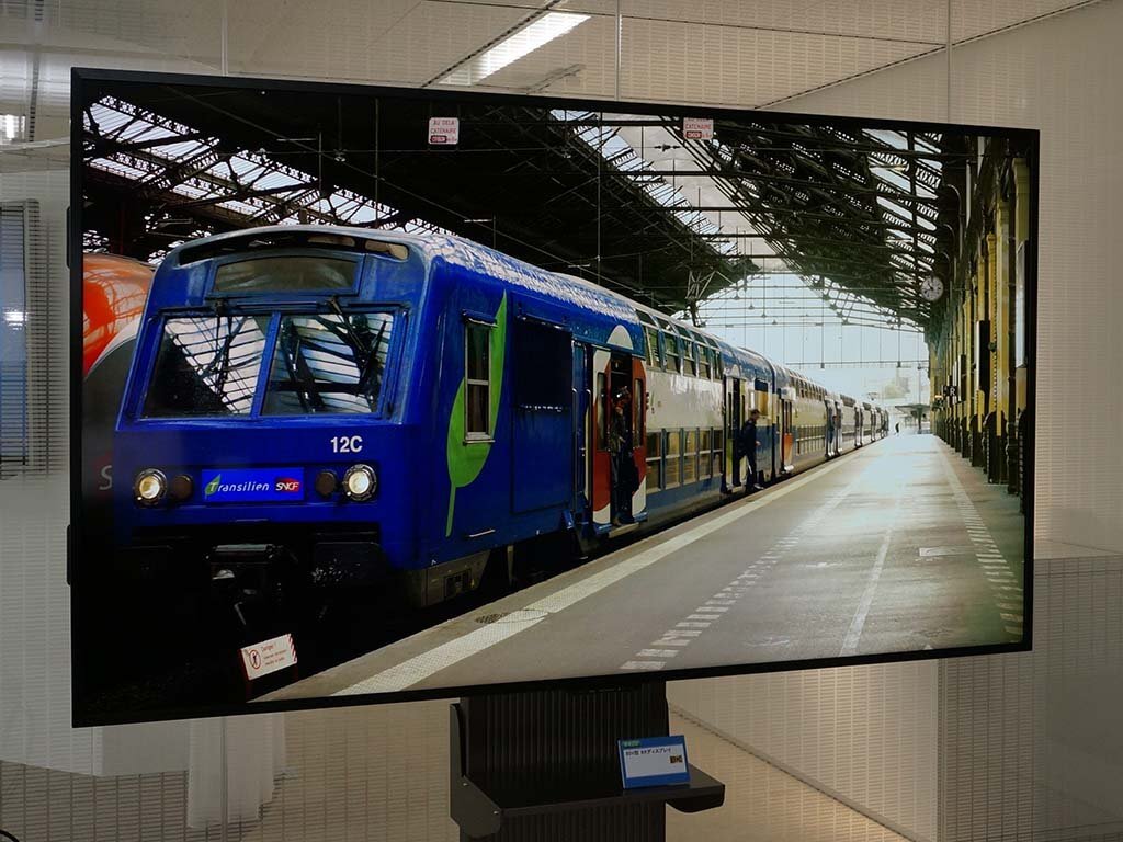 SHARP 8K TV