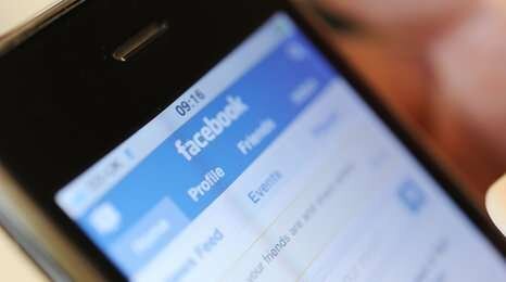Facebook pe telefon