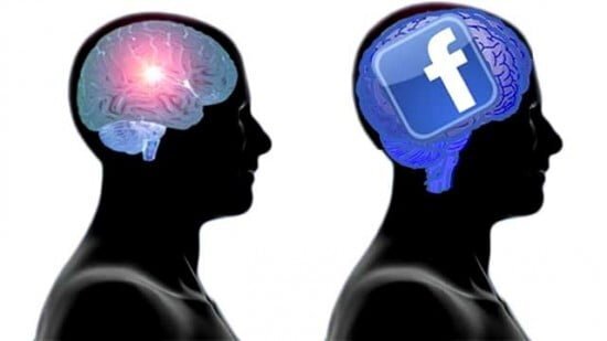 Facebook dependenţă Vă enervaţi când nu puteţi intra pe Facebook? Sunteţi în pericol