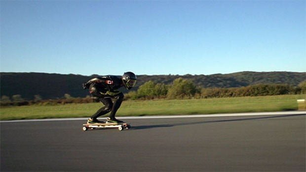 Record mondial la mers cu skateboard-ul