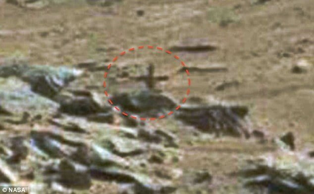 Un crucifix pe Marte? Descoperirea făcută de roverul Curiosity