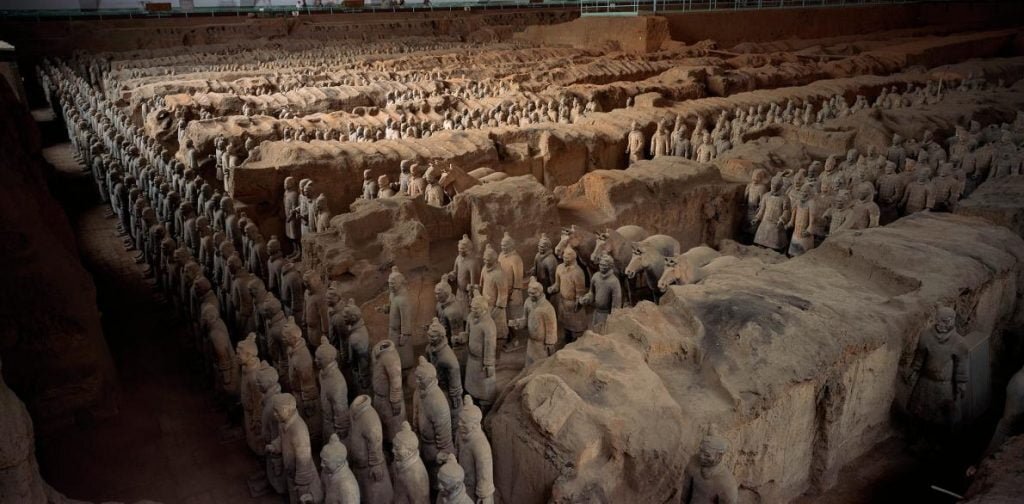 01-china-emperor-tomb-terracotta-adapt-1190-1