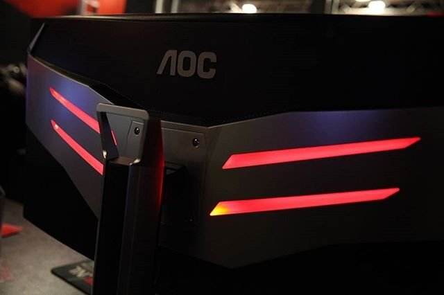 AGON – AG352QCX. Un nou monitor curbat AOC, de 35”