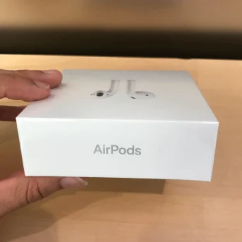 Controversatele căşti AirPods