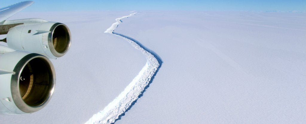 Unul dintre cei mai mari gheţari din Antarctica Larsen C