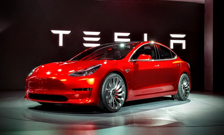 Tesla Model 3, misiune imposibilă. Zeci de mii de clienţi şi-au anulat precomenzile