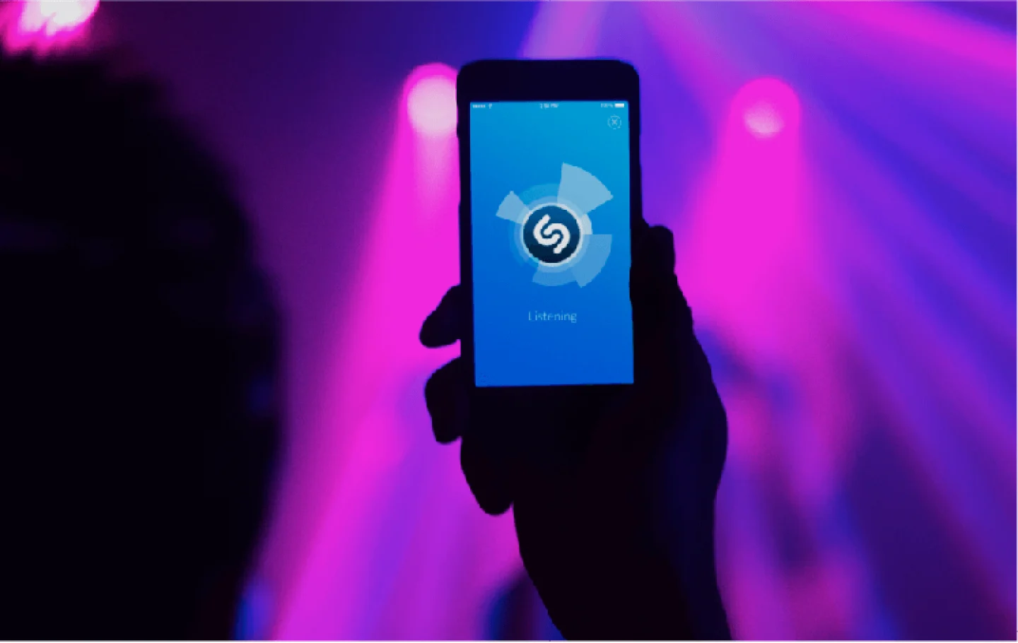 Apple ar vrea să preia Shazam, serviciul de recunoaştere muzicală