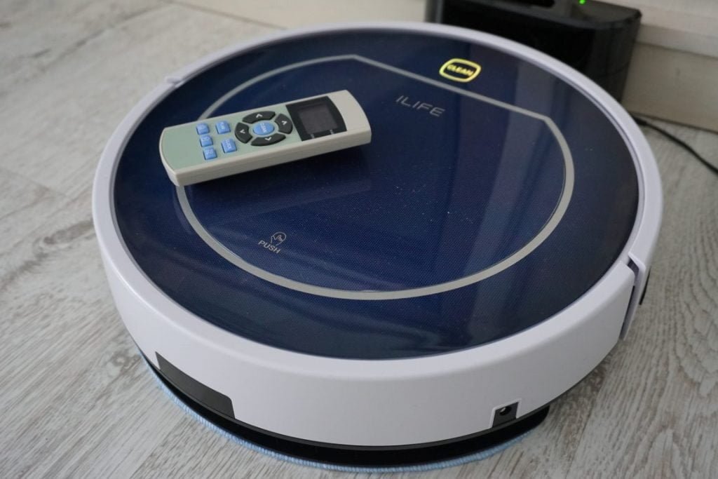 ILIFE V7. Un robot inteligent care aspiră și dă cu mopul în timp ce ești la serviciu