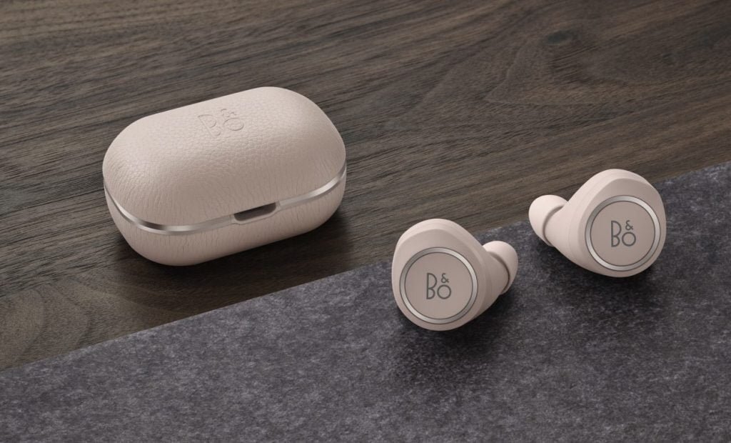 Beoplay E8 varianta culoare Limestone