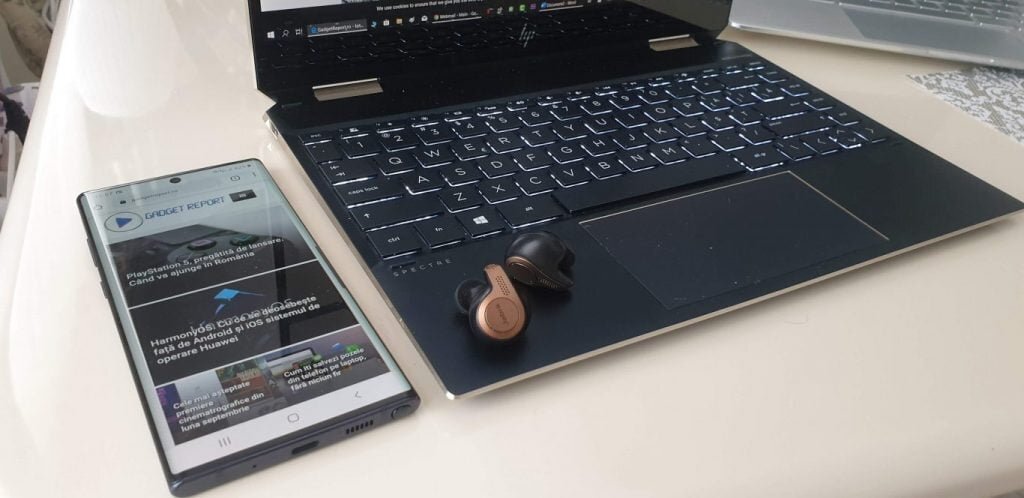 Galaxy Note10+, laptop HP Spectre 360, căști Bluetooth Jabra. Combinația ideală pentru business