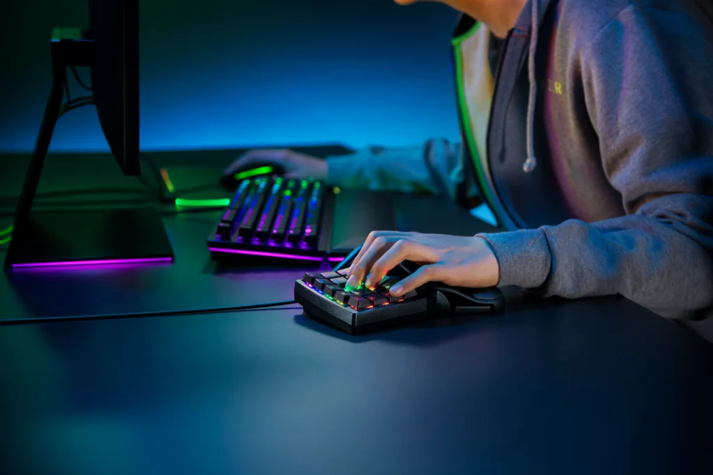 Razer Tartarus Pro. Un keypad inovativ, cu switch-uri optice analogice