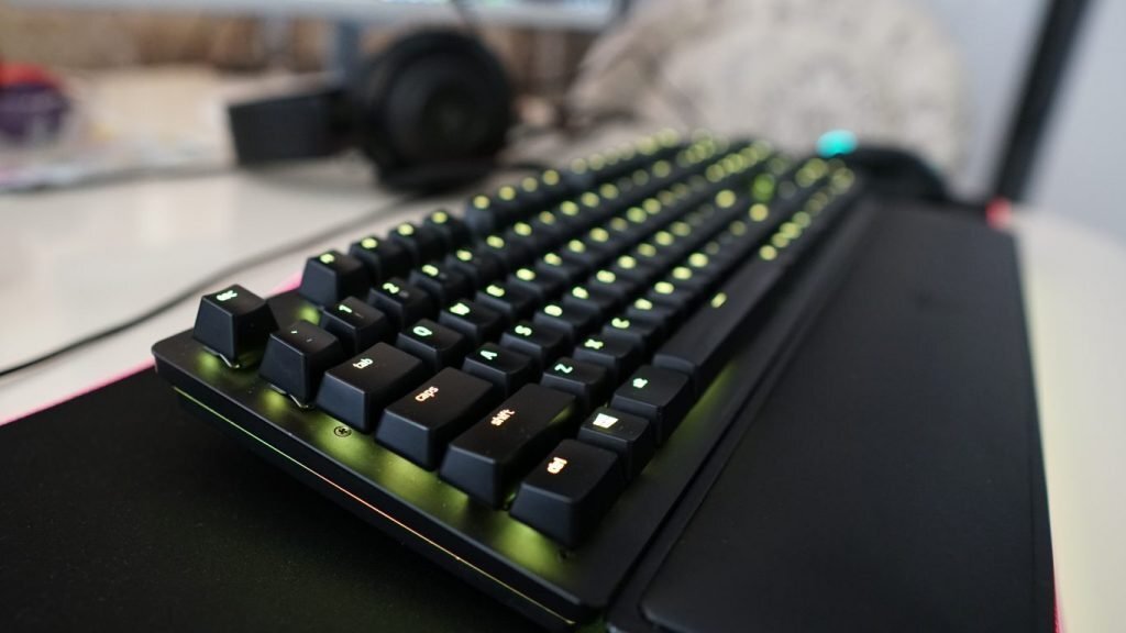 Review setup de office & gaming de la Razer. Mouse, tastatură, mousepad și căști excelente