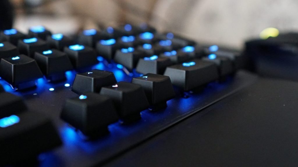 Review setup de office & gaming de la Razer. Mouse, tastatură, mousepad și căști excelente
