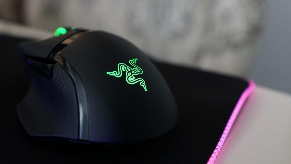 Review setup de office & gaming de la Razer. Mouse, tastatură, mousepad și căști excelente