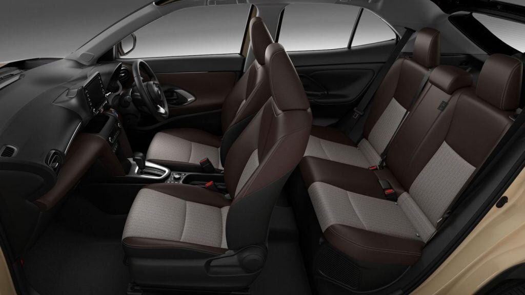 Ford Puma — Imagine 5 Toyota Yaris Cross 4