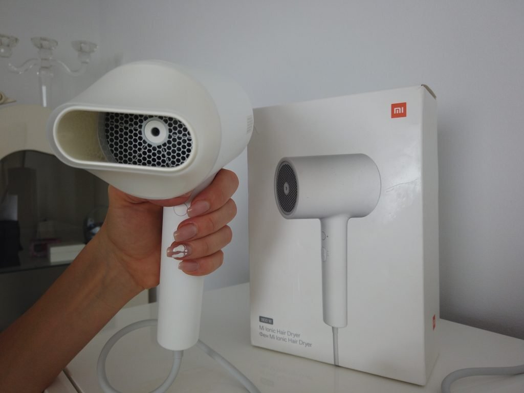 Review Xiaomi Mi Ionic Hair Dryer. Un uscător de păr inovativ