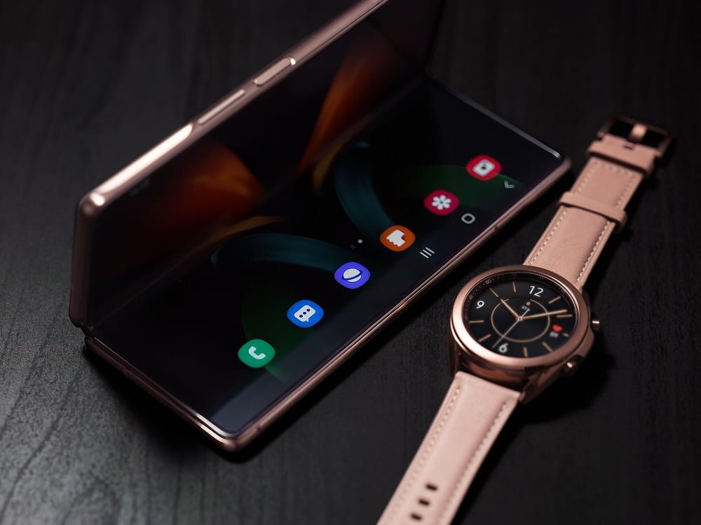 02 galaxyzfold2 watch3 lifestyle