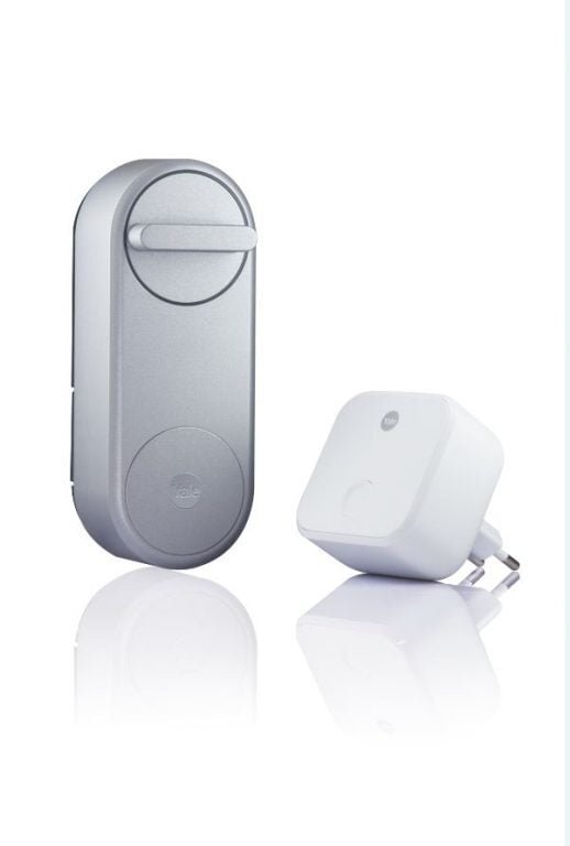 O încuietoare inteligentă accesibilă prin smartphone — Imagine 3 Yale Linus 1