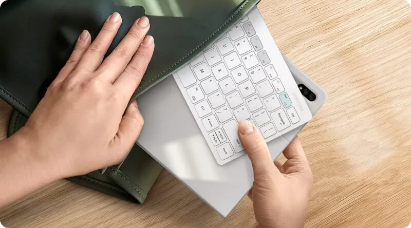 Smart Keyboard Trio 500