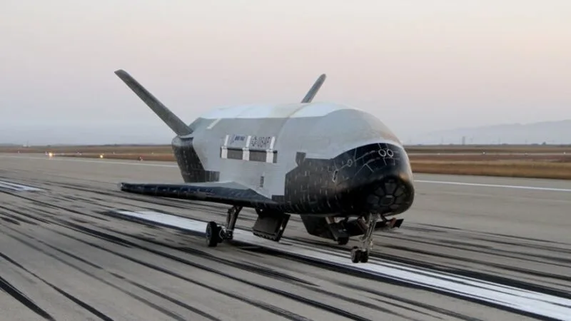 Vehiculul american se numește X-37B și seamănă foarte mult cu Shenlong