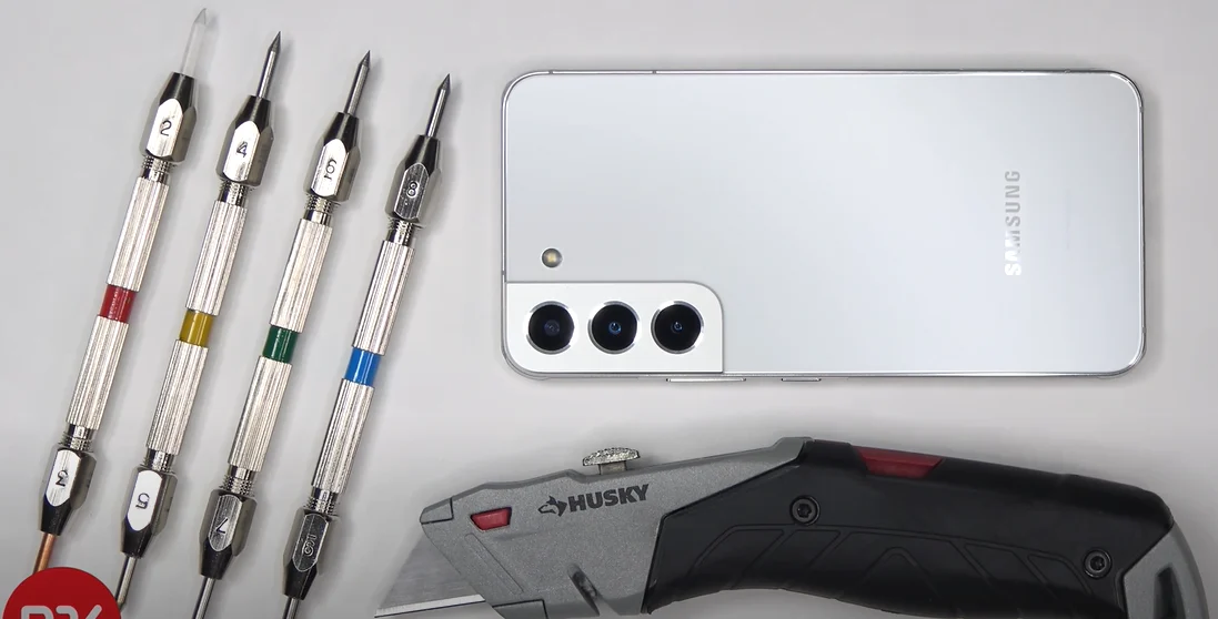 Cât de solid este Galaxy S22? Un telefon mai închegat, dar greu de reparat Cât de solid este Galaxy S22? Un telefon mai închegat, dar greu de reparat