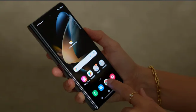 Galaxy Z Fold 4 — Imagine 6 Galaxy Z Fold 4 — Imagine 6