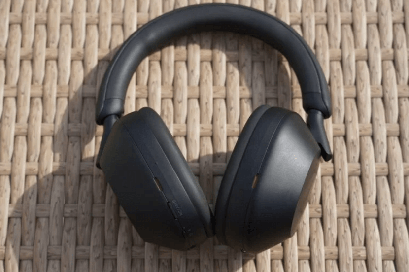 Sony WH-1000XM5 — Imagine 18 Sony WH-1000XM5 — Imagine 18