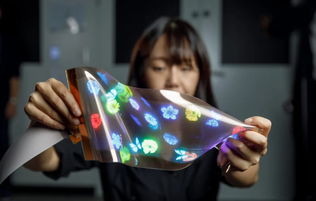 LG Display prezintă un ecran revoluţionar extensibil. Îl vedeam doar în filmele SF