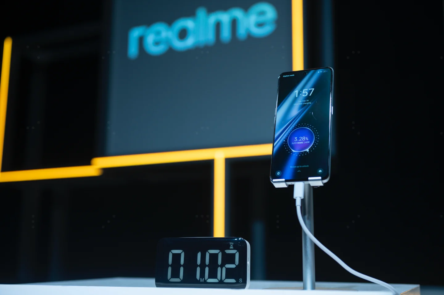 realme GT3. Telefonul cu cea mai rapidă putere de încărcare din lume – 240W
