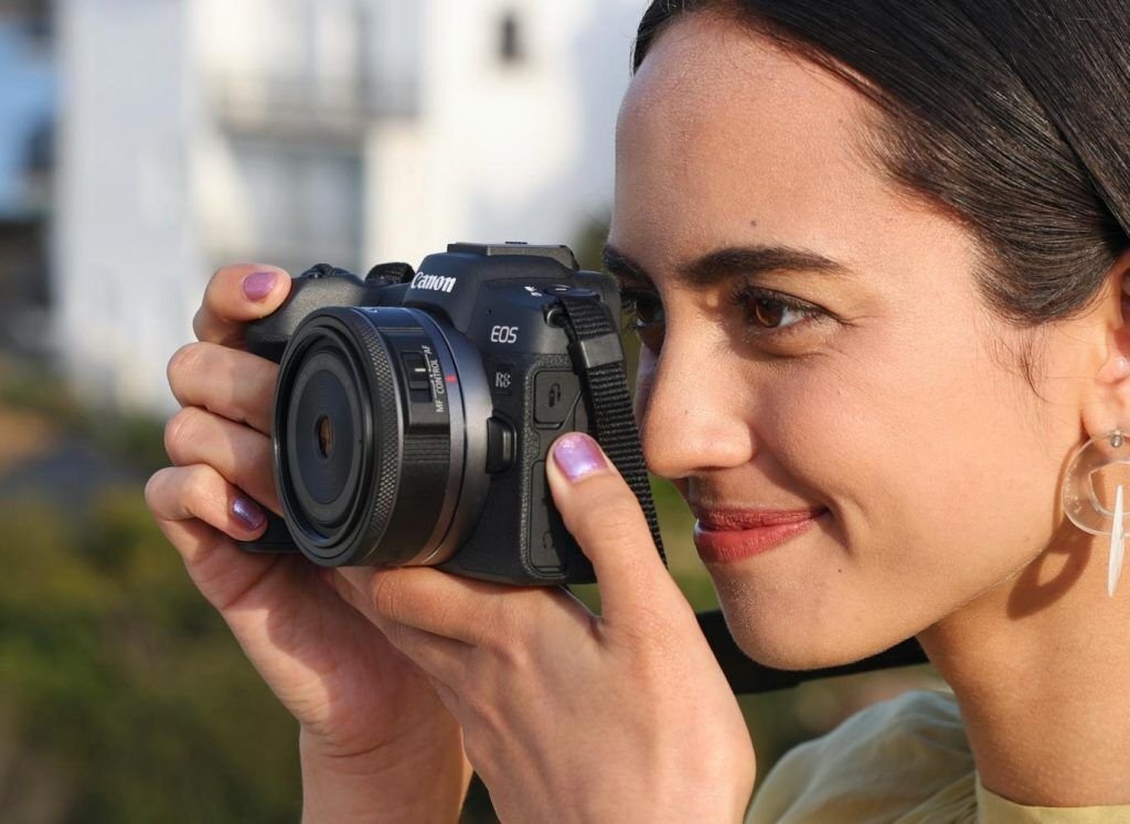 Canon EOS R100 s