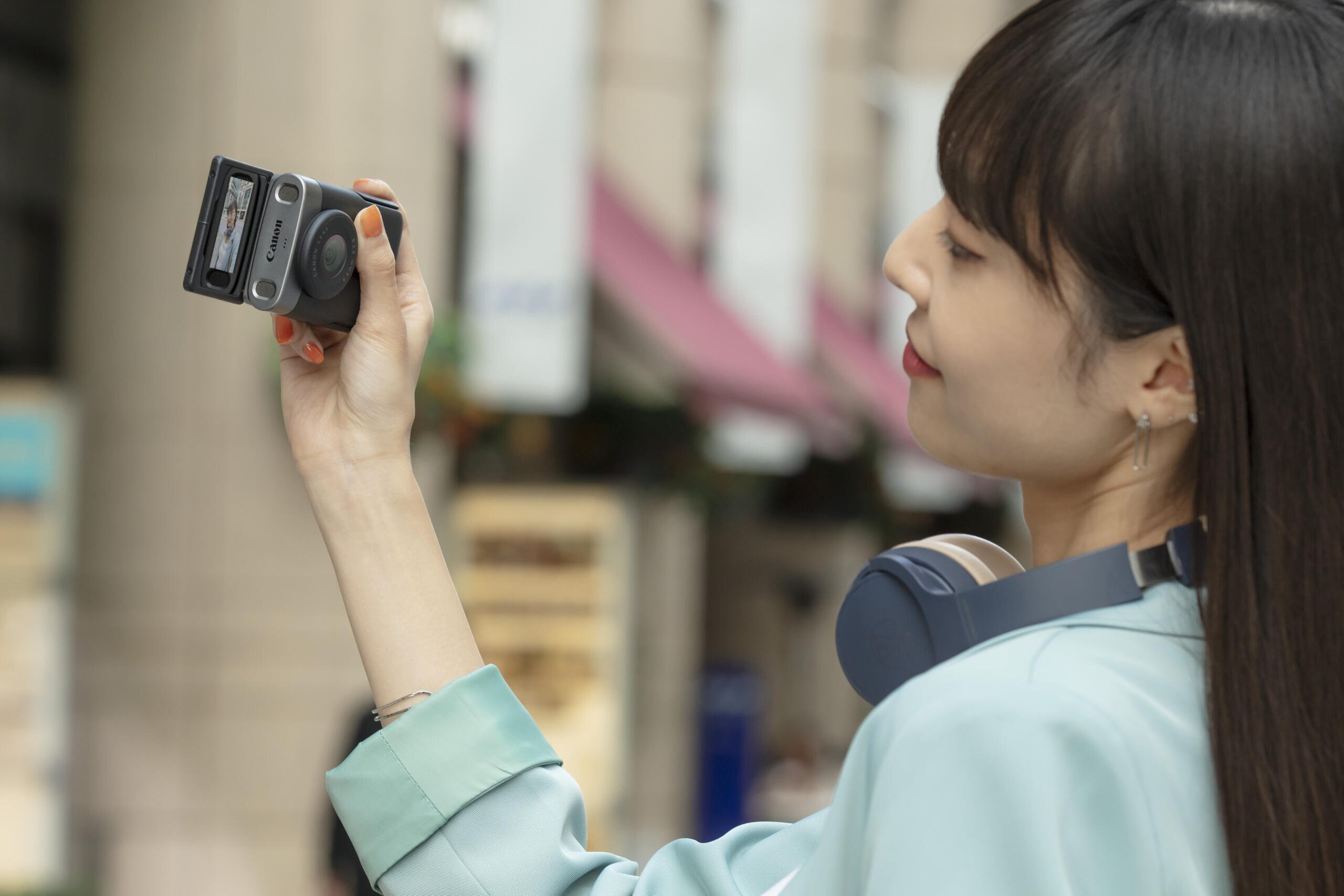 PowerShot V10 usecase selfie vertical scaled