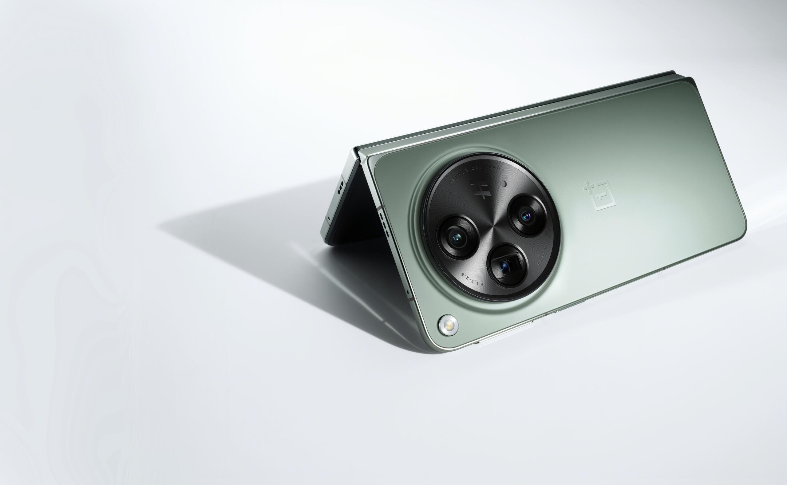 OnePlus Open ProductStill GreenSolo Emerald Dusk RGB scaled