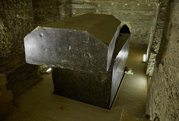 Serapeum sarcophagus 0