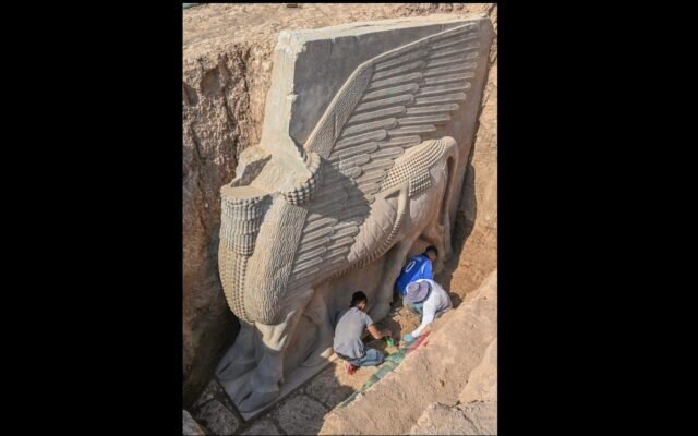 lamassu Descoperire fascinantă în Irak. Statuia unui taur înaripat asirian
