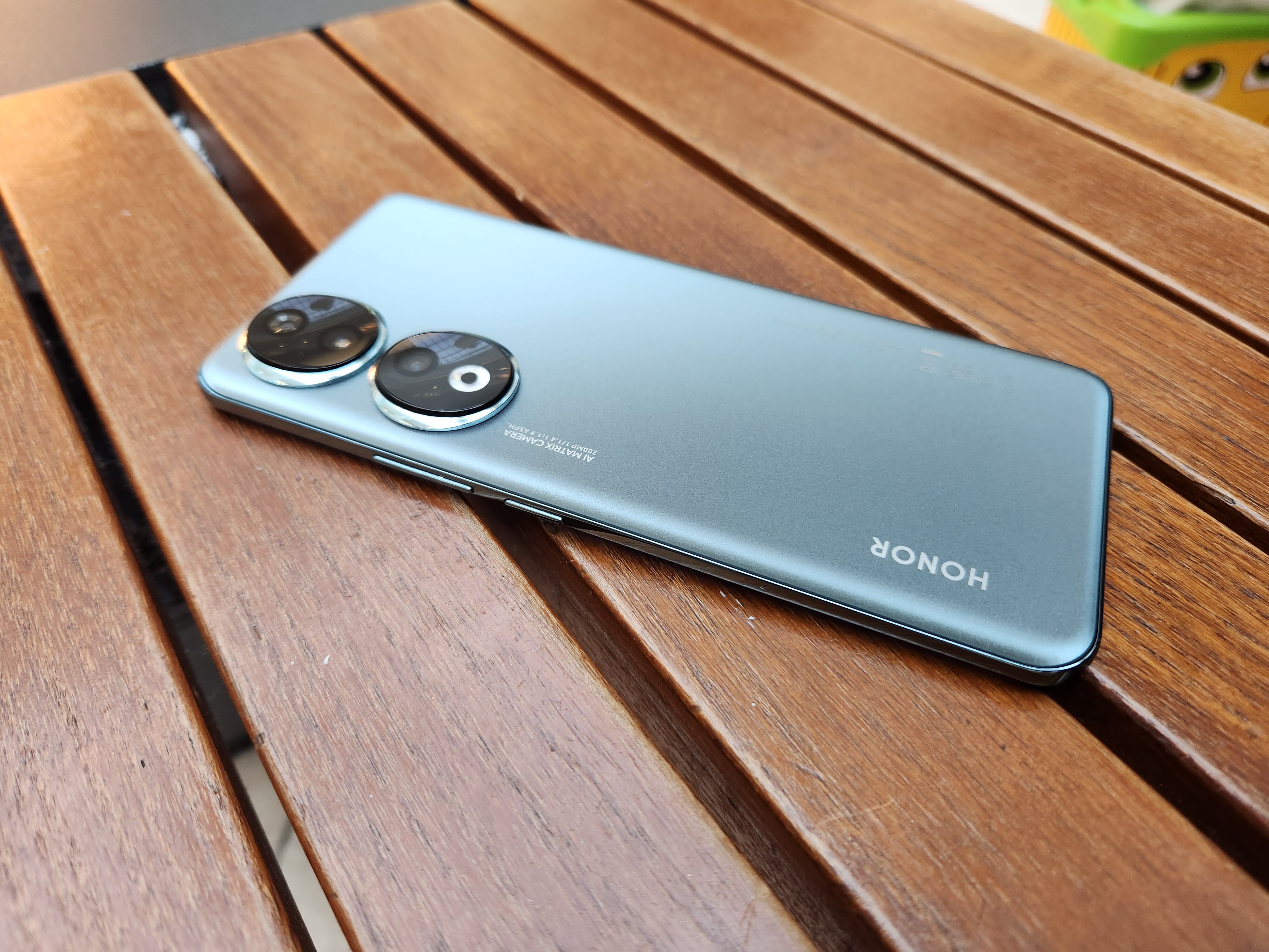 Review Honor 90. Look premium, preț bun, specificații peste nivelul clasei. Merită achiziția?
