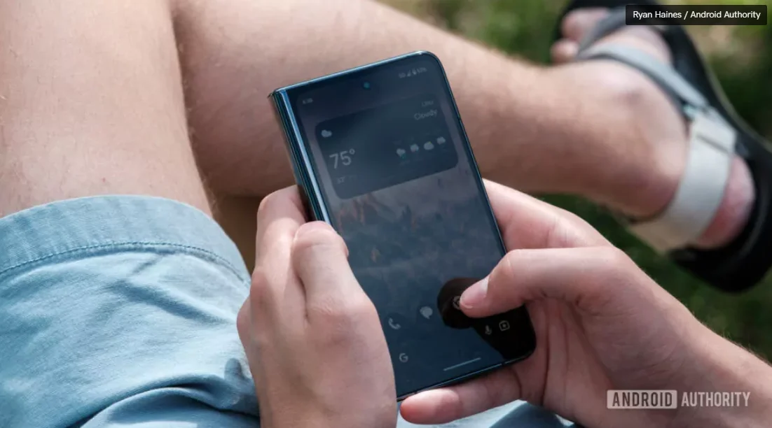 Primele imagini cu Google Pixel Fold 2
