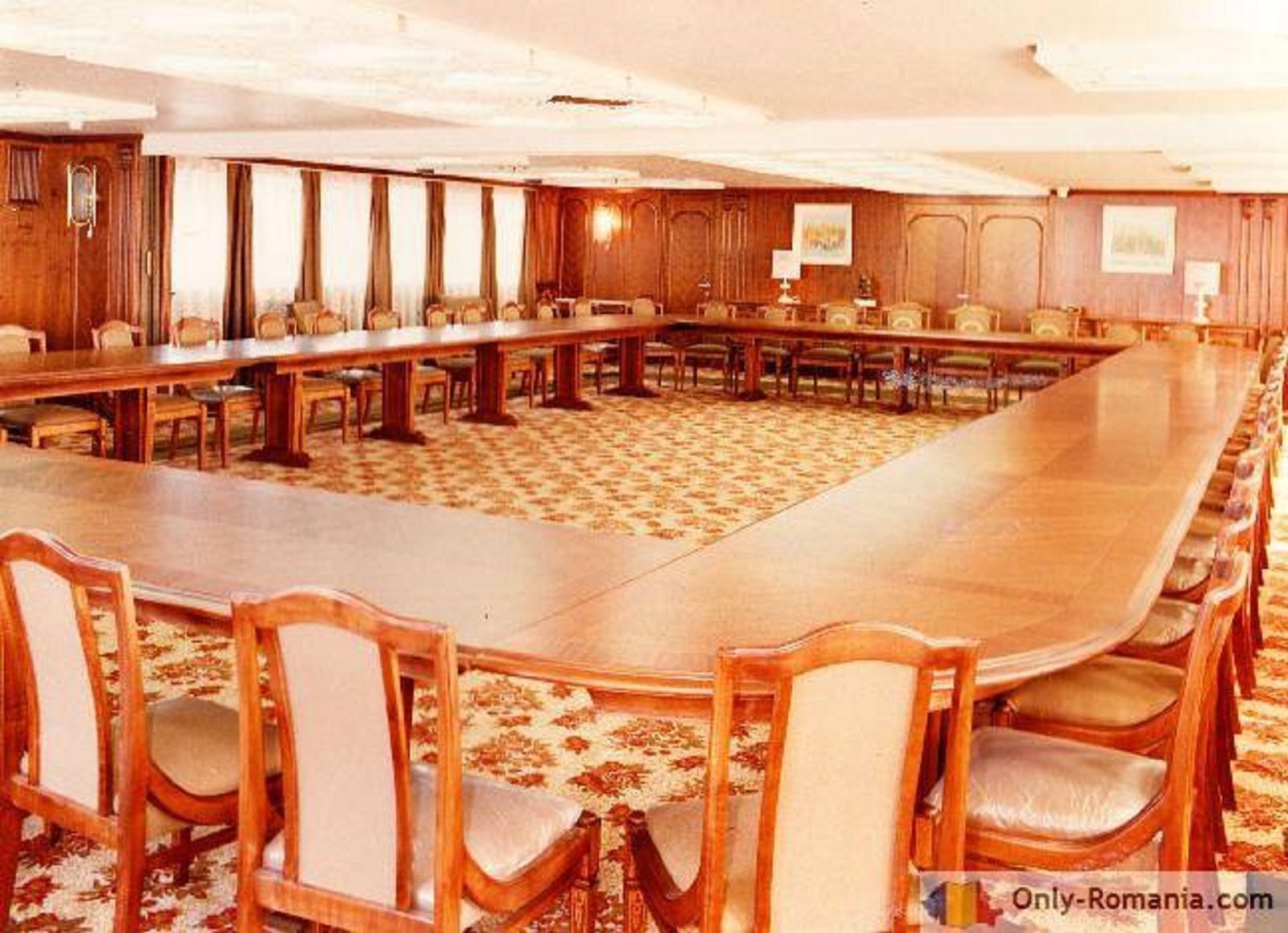yahtul lui Ceausescu — Imagine 2 Interior nava mures ceausescu 5