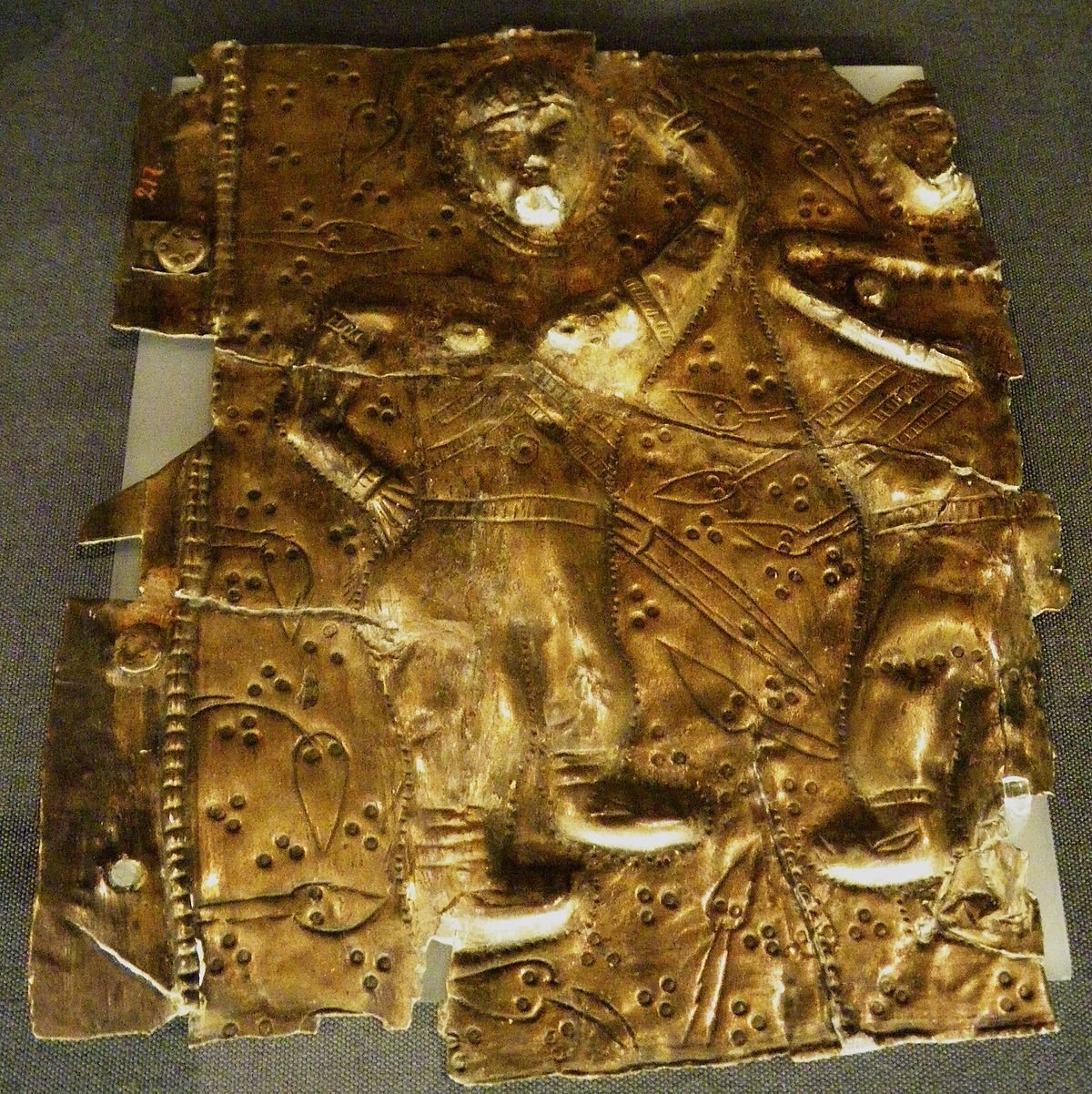 1200px KunsthistorischesMuseumDacianGold1