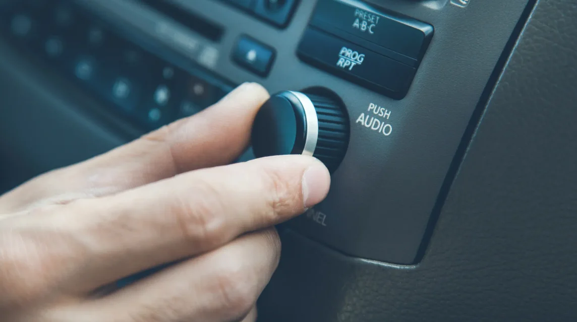 Oboseala ecranului din mașină, confirmată. Producătorii auto iau măsuri