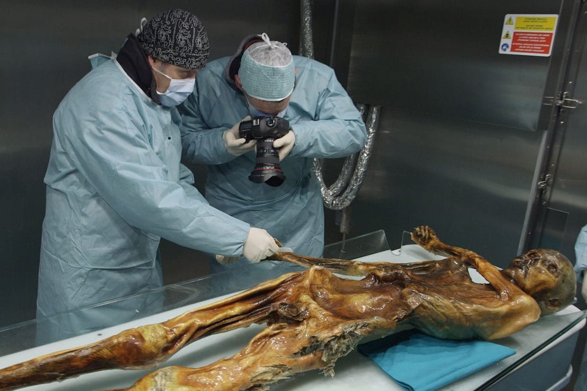 Ötzi Povestea lui Ötzi, Omul Ghețarilor. Mumia intactă de acum 5300 de ani
