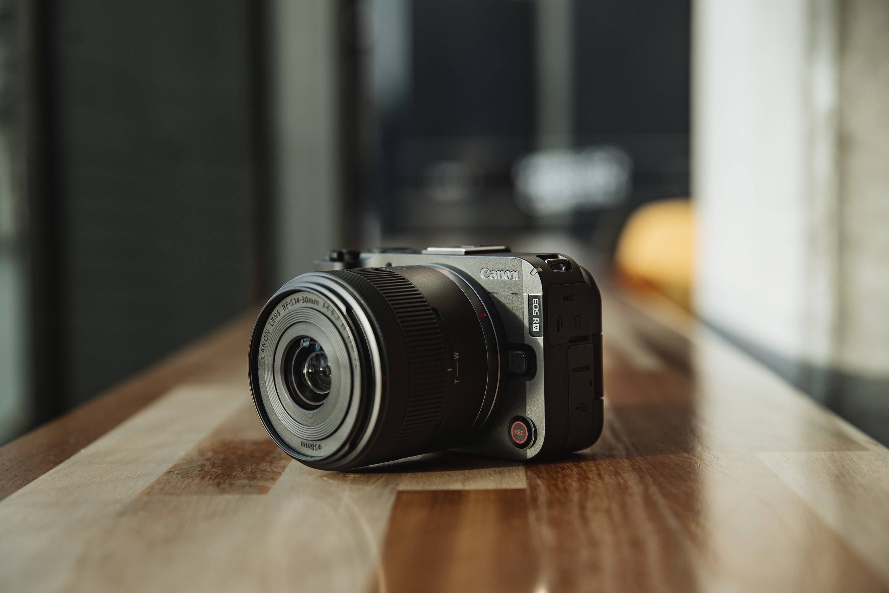 Canon EOS R50v ambient
