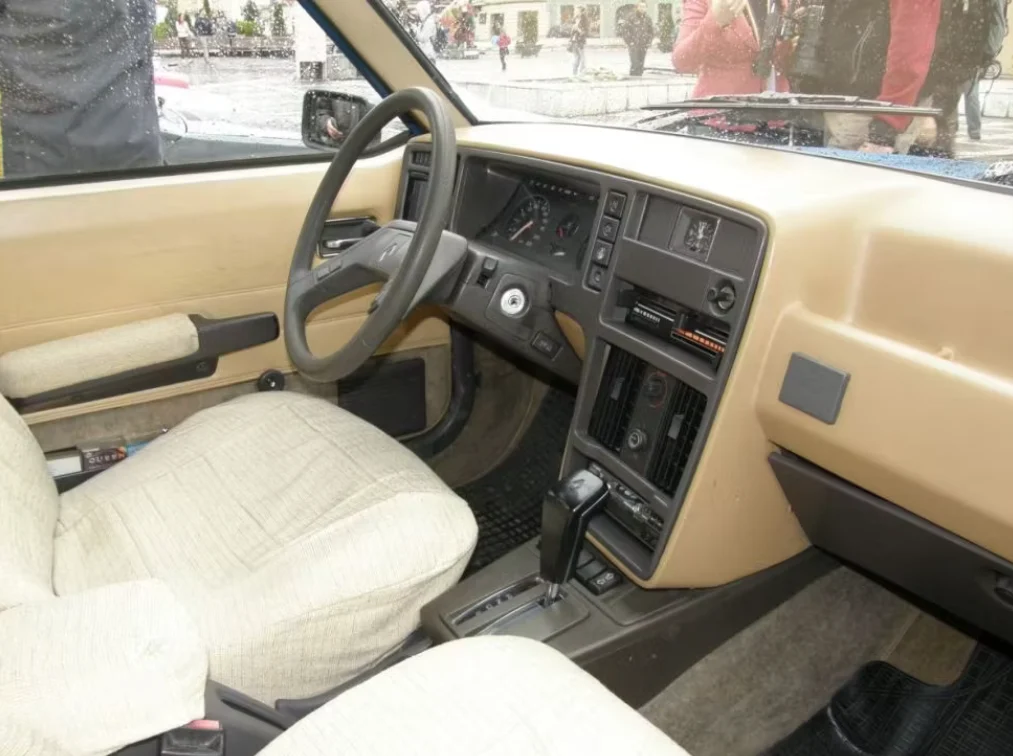 Dacia 2000