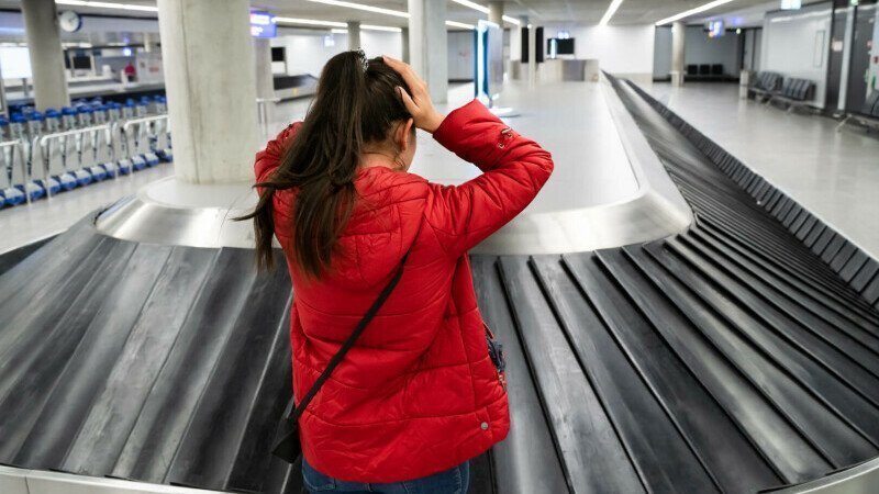 bagaj avion Sfatul vital al angajaților din aeroport: Atenție cu ce îți însemnezi bagajul. S-ar putea să îl pierzi