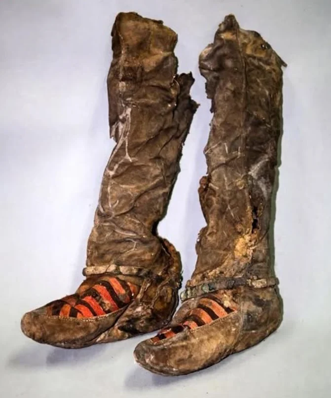 Misterul femeii de acum 1.100 de ani, descoperită în Munții Altai cu încălțăminte „Adidas”