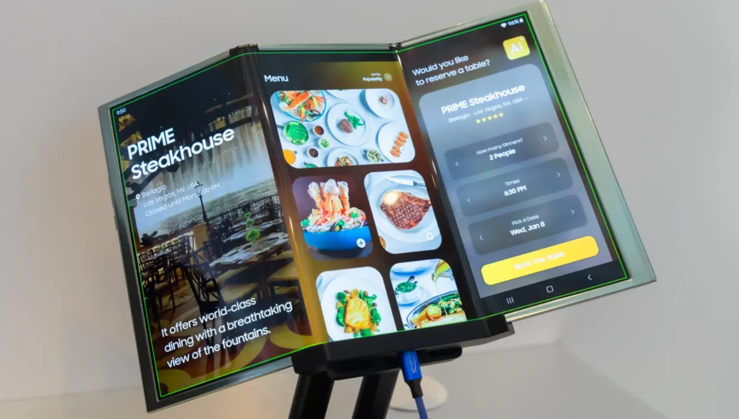 Primele imagini cu Samsung Galaxy Z TriFold, telefonul cu trei ecrane și preț de 3.000 de dolari