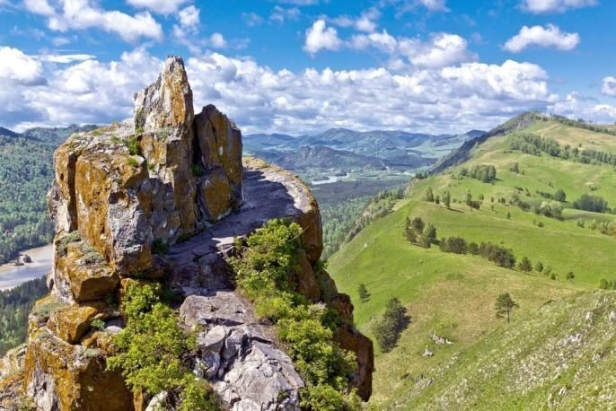 Misterul „Marelui Zid” din Iacuția: Ruinele unei civilizații pierdute sau o capodoperă a naturii?