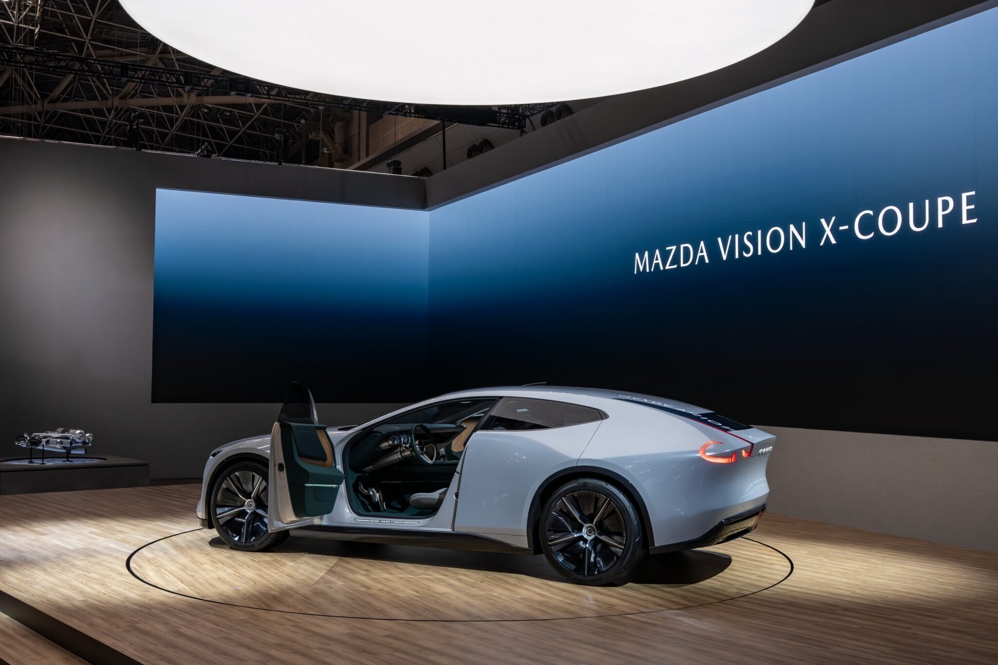 Revoluția Mazda la Japan Mobility Show: Cupeul hibrid care „mănâncă” CO2 și este alimentat cu microalge